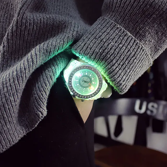 Women Flash Luminous Personalized Rhinestone Led Watch Trends Students Lovers Jellies Woman Men's Watches Light Wrist Watch 4