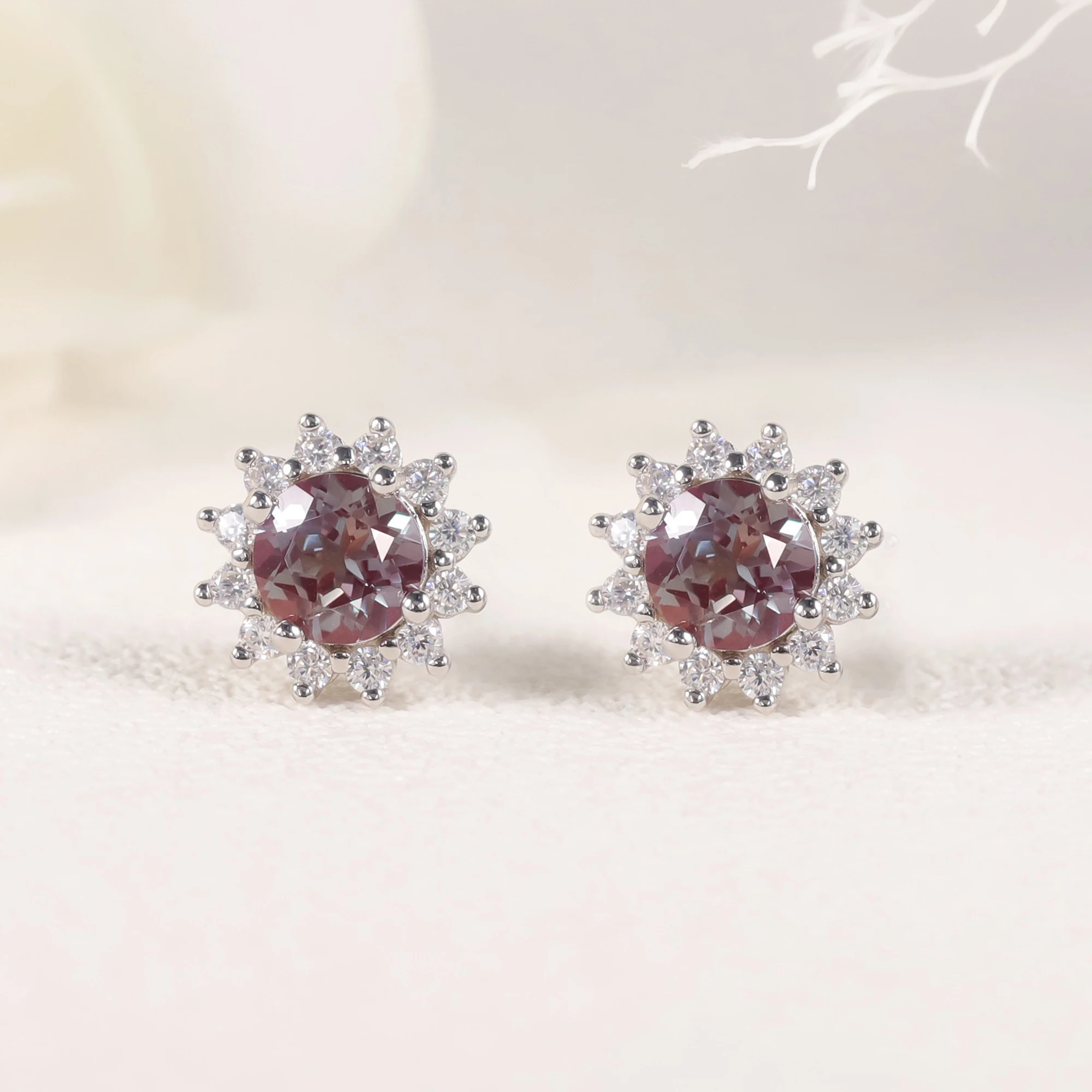 

GEM'S BALLET 5mm Round Color Changing Alexandrite Halo Stud Earrings 925 Sterling Silver Earrings For Womens June Birthstone