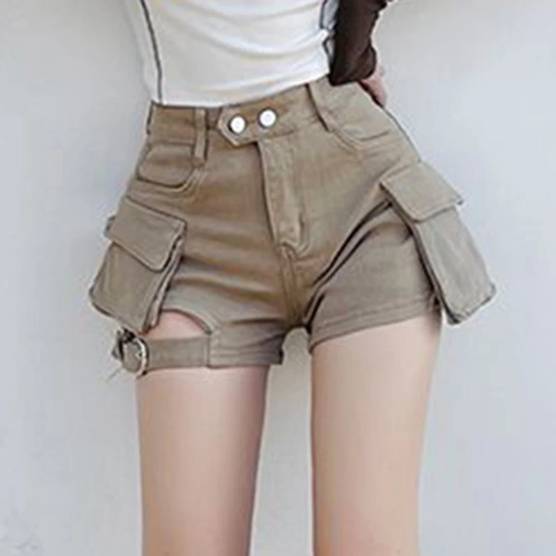 Cargo Shorts Pocket Detail