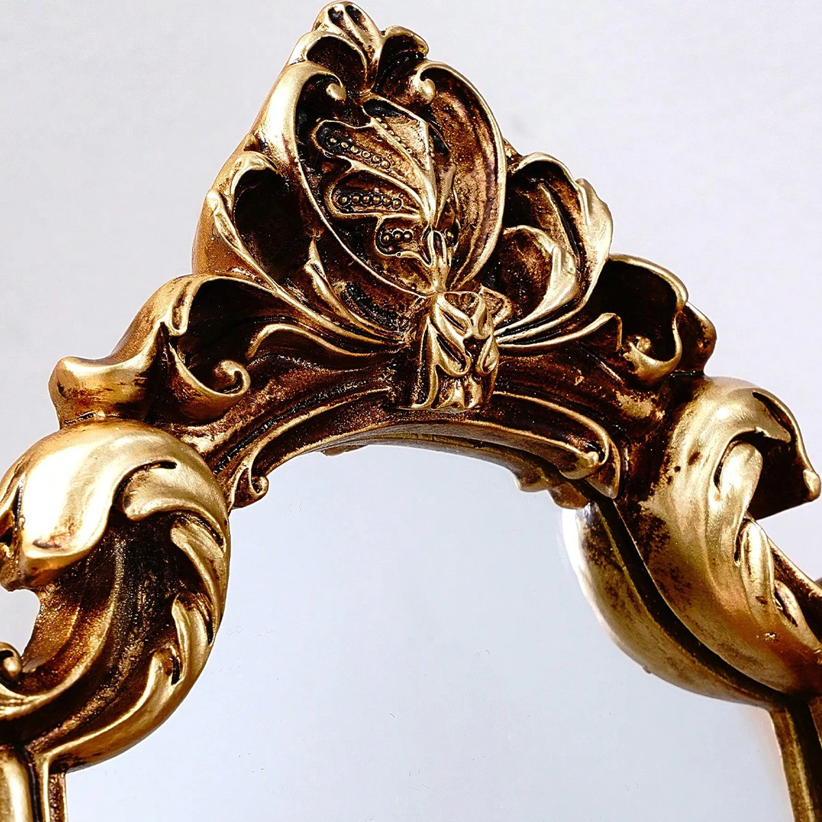 1 PC, resin material European classical style gold pattern special-shaped mirror ornament, can be hung or placed