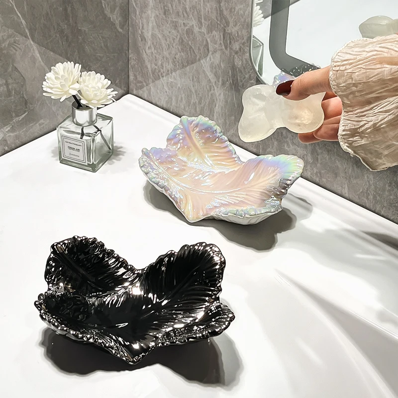 Creative Ceramic Draining Soap Box, Light luxury  Feather Shaped Soap Dishes, Hotel Bathroom Kitchen Supplies, Storage Rack, 1Pc