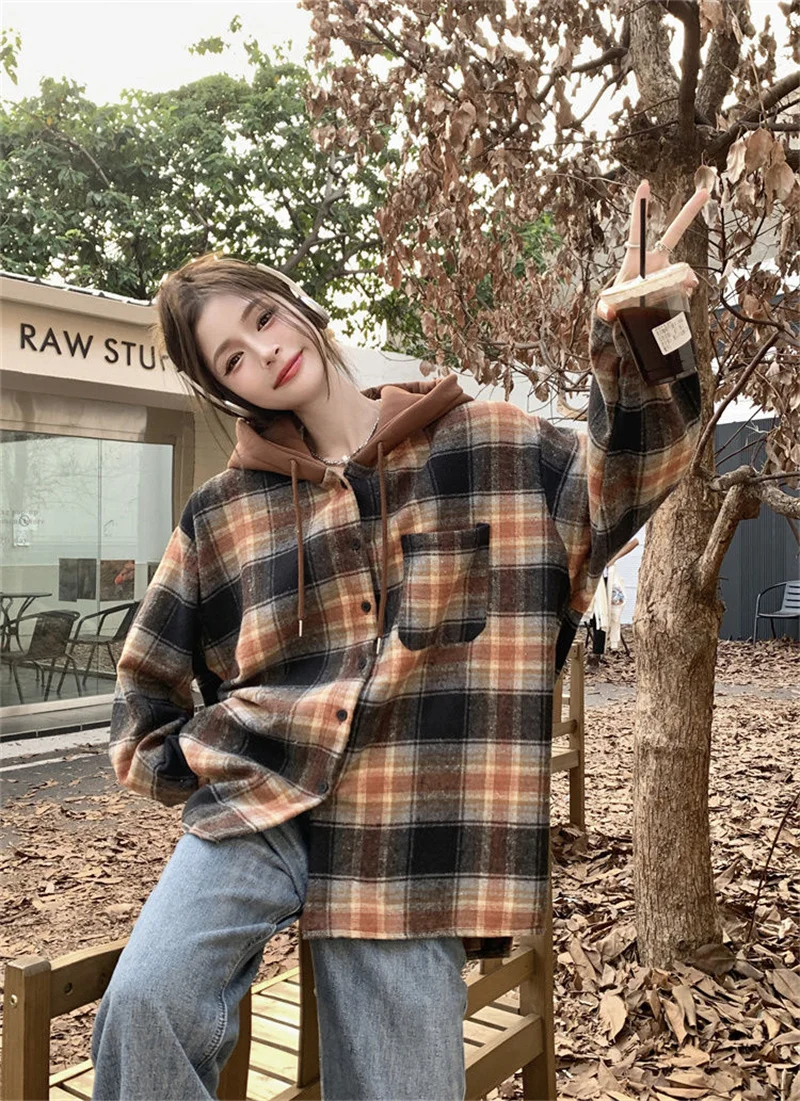 2023 New Checkered Hooded Short Coat Women's Autumn Loose Mid length Versatile Fashion High Grade Long Sleeve Top Commuting P172