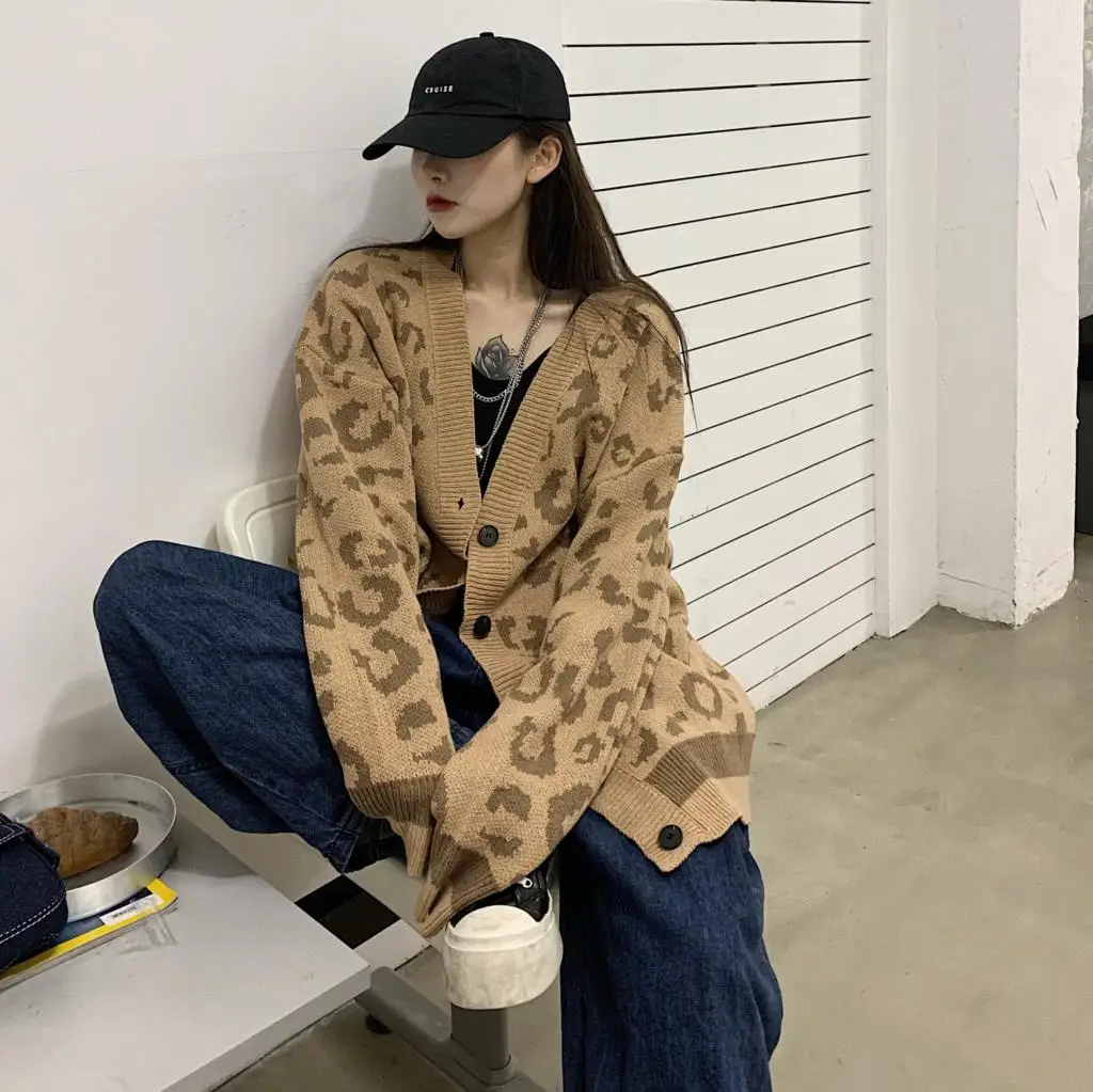 

RDMQ 2023 Leopard Print Oversize Cardigan Women Winter Loose Thick Warm Knitted Female Sweater Buttons Long Sleeve Top Jumpers