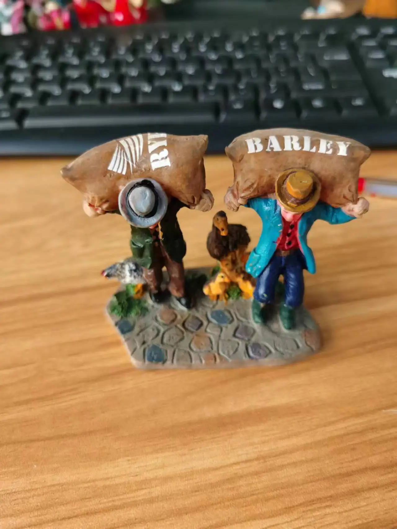 

Resin figure mental psychological sand table game box court therapy man carrying barley