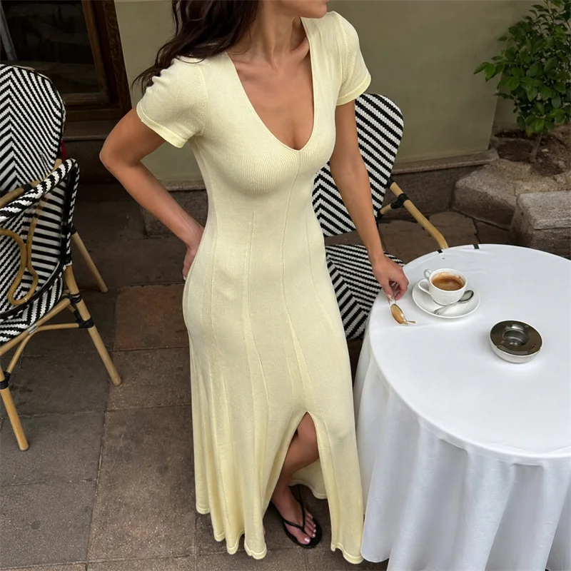 Tsiisd Geripptes Strick-Maxikleid für Damen mit tiefem V-Ausschnitt, schmalem Schnitt, hohem Schlitz, elegantem Patchwork, für Pendler und Partys, Damen-Strickkleid