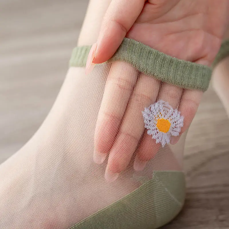 

Korea Style Women Cute Glass fiber Silk Socks Kawaii Embroidery Daisy Chrysanthemum Ankle Socks Girls Flower Sox