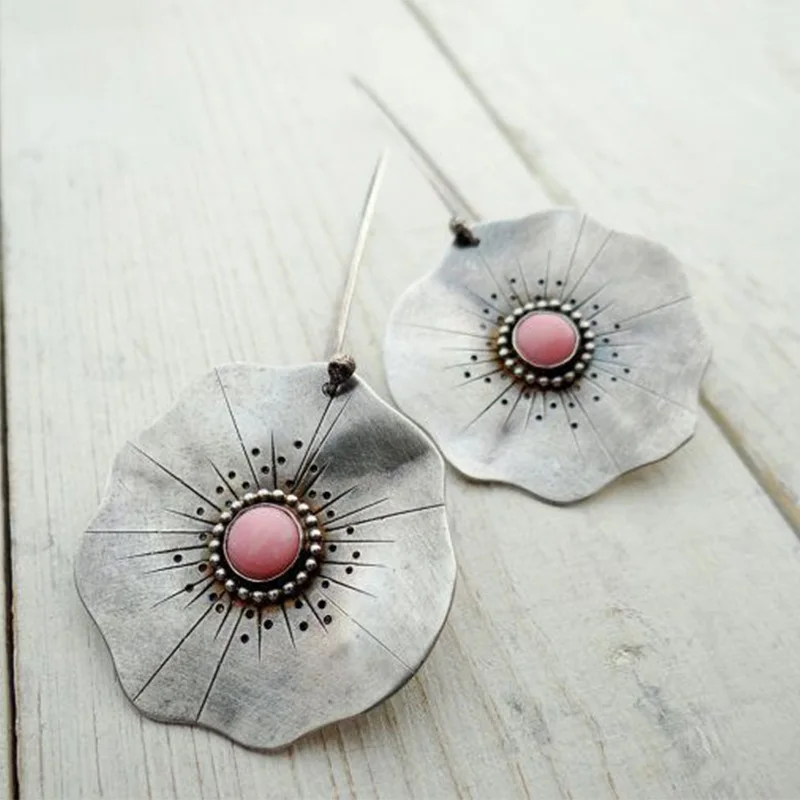 

Wholesale Tribal Lotus Leaf Flower Drop Earrings For Women 2020 Ethnic Antique Silver Color Pink Beads Dangle Earrings Jewelry