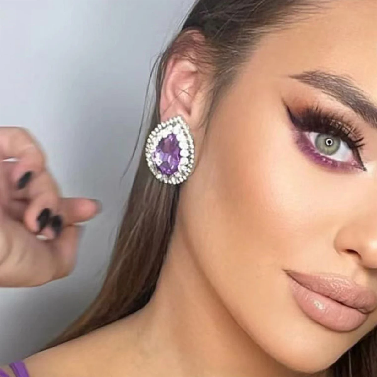 

European and American Fashion Shiny Crystal Water Drop Shaped Earrings Full Rhinestone Stud Earrings for Women Luxury Jewelry
