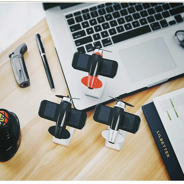 세련되고 친환경적인 차량용 향수 공기 청정기로 차량 내 공기를 상쾌하고 건강하게 유지하세요.