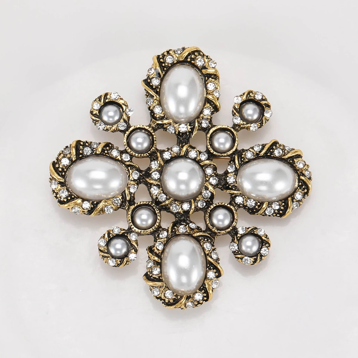 

Vintage Pearl Flower Brooches for Women Unisex Plant Pins 2-color Available Casual Party Accessories Gifts