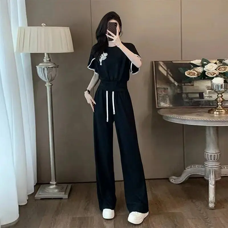 طقم صيفي نسائي قطعتين تيشيرت وبنطلون واسع الأرجل