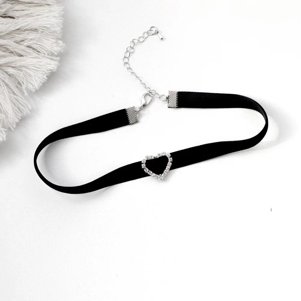 Girocollo in velluto nero con collana punk gotica con