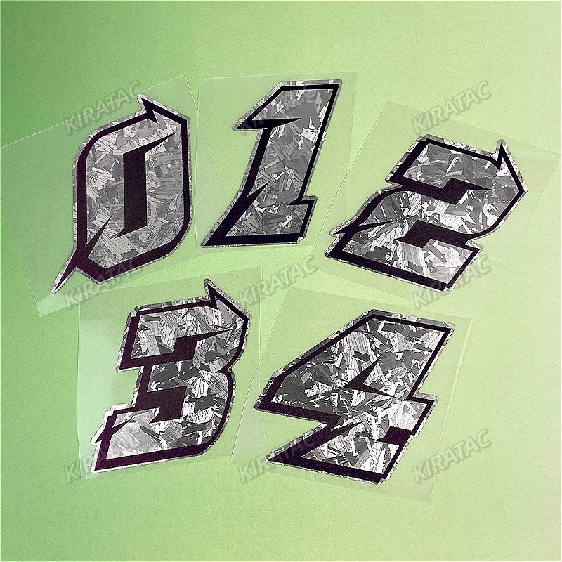 1 قطعة ألياف الكربون الفضة الأرقام العربية دراجة نارية ملصقات مقاوم للماء ل الجبهة هدية خوذة خزان الوقود دراجة شارات الفينيل