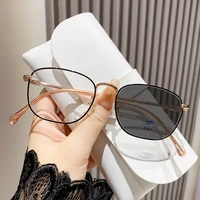 2024 Photochromic Reading Glasses Anti Blue Light High-definition Elderly Presbyopia Glasses Men Women Fashionable Glasses 2