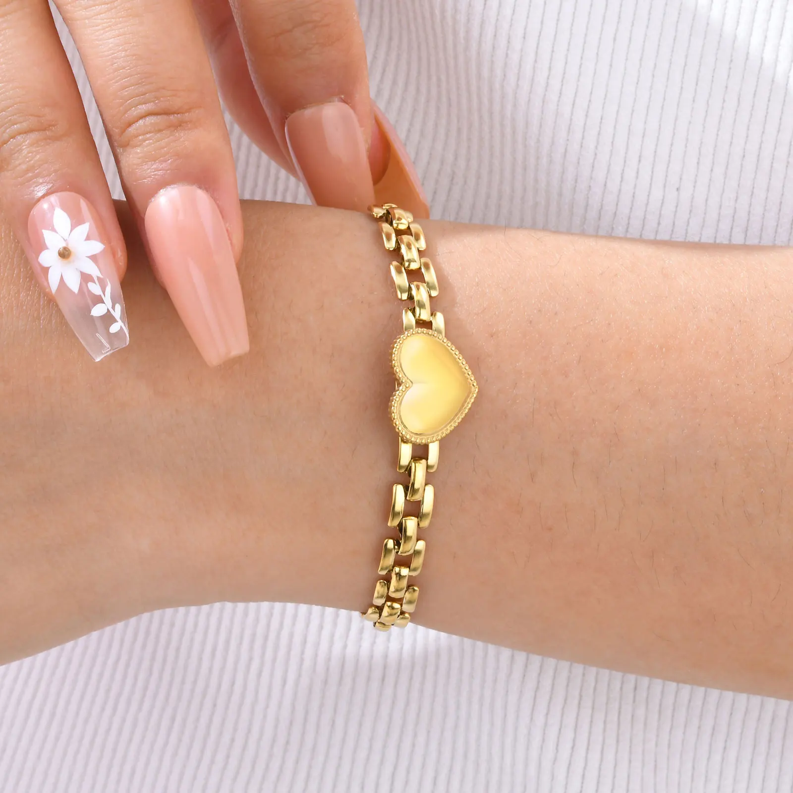 سوار نسائي قلب