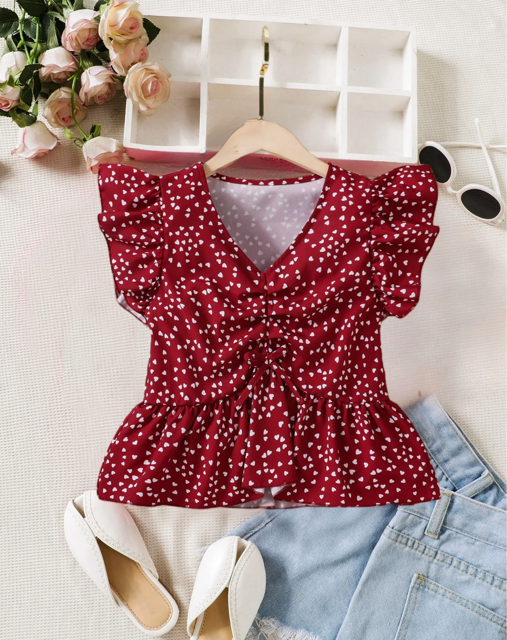 New summer style: burgundy love printed V-neck waist-hugging shirt, elegant ruffled design