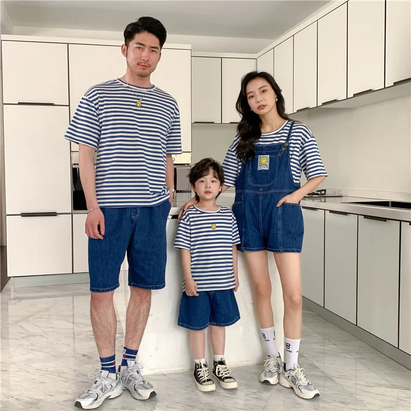 2022 Family Matching Outfits Summer New Mom And Daughter Set Daddy Son Short Sleeve t Shirt Parent-Child Denim Clothes Kids Jean