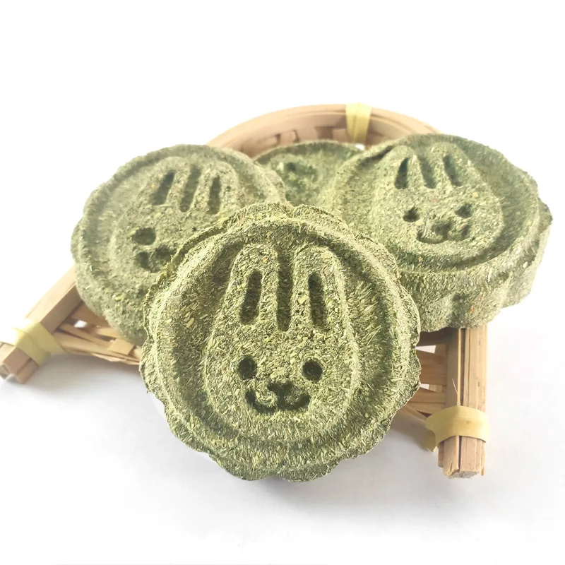 thumbnail image 1 of Juguetes para masticar para mascotas Galletas de pastel de molares de heno Timothy para conejos Conejillos de indias Hámsteres Chinchilla Juguetes para masticar para conejos Golosinas para los dientes, 1 of 5