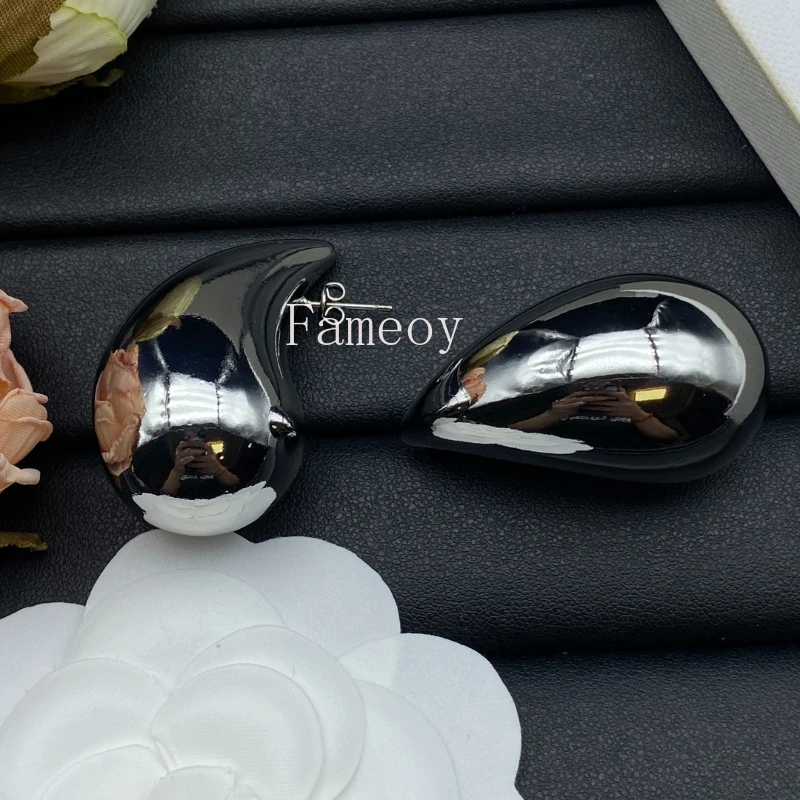 2024 New Fashion Classic Droplet shaped Men's and Women's Earrings