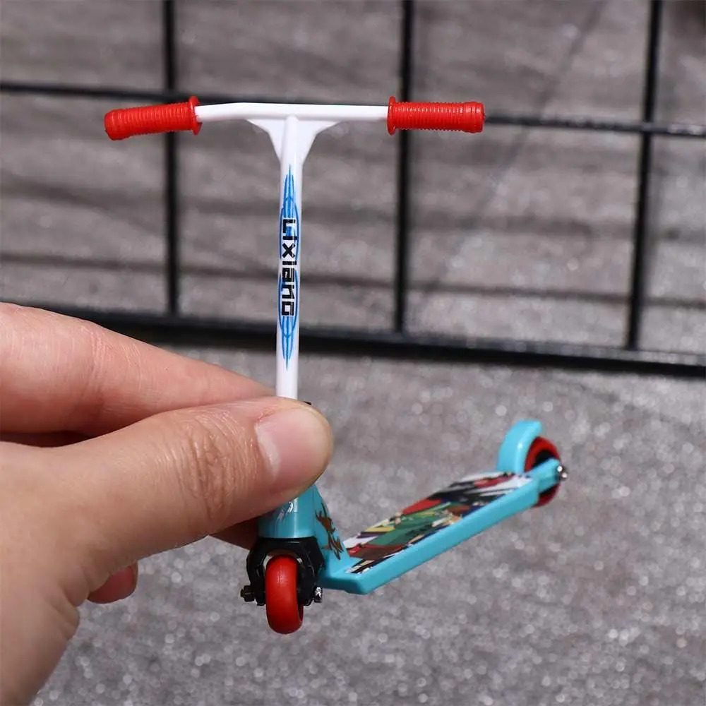 Mini Skateboard Finger Toy Finger Scooter Model Scooter Skateboard Kit Interactive Toy For Kids Dollhouse Accessories 1pc finger skateboard toys fingerboard set