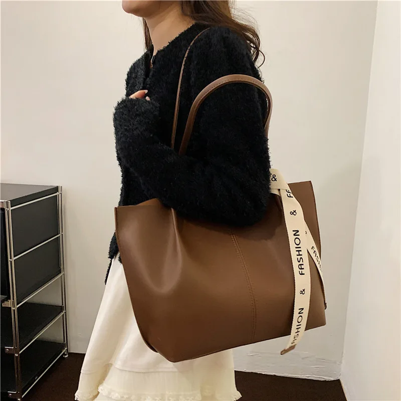 Retro Texture Shoulder Bag Handbag for Women in 2024 New Fashion Ribbon Shoulder Bag Commuting Large Capacity Handbag