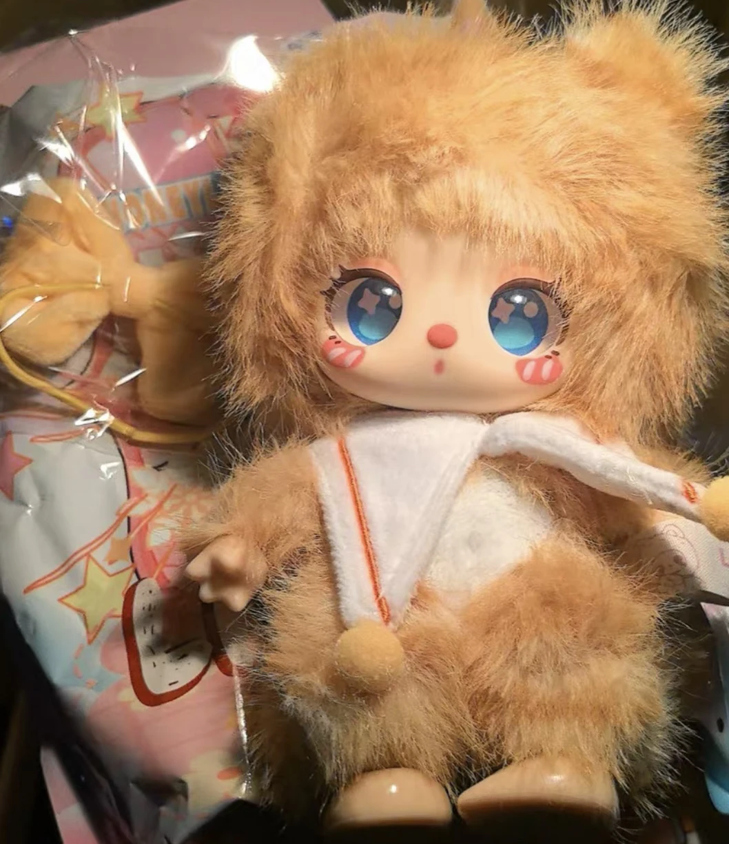 値下げ】 ラリックの孔雀のペンダントを付けたねこを描いた