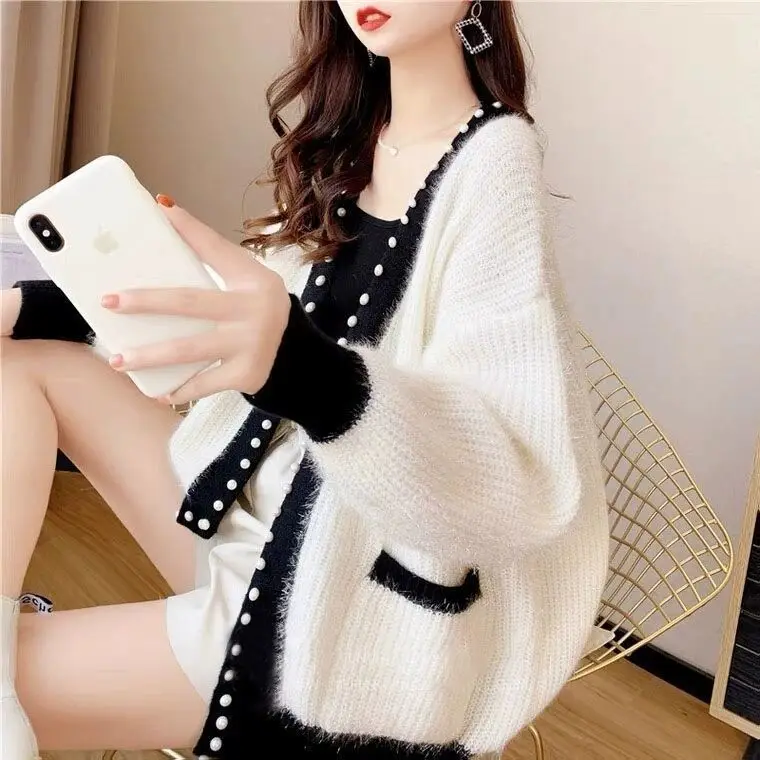 

2024 Spring and Autumn Style Small Fragrant Style Cardigan Sweater Women's Dingbead Decoration Loose and Lazy Knitted Top