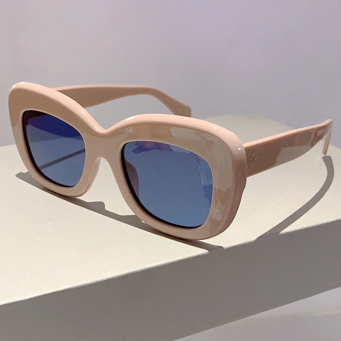 

Солнцезащитные очки «кошачий глаз» женские, винтажные квадратные, в стиле оверсайз, модные брендовые дизайнерские, с линзами карамельных цветов, 2024
