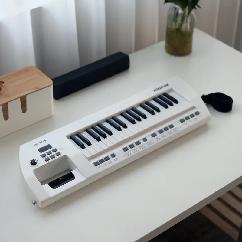 【中古】電子キーボード本体、カバン、充電器 子供用充電式ミニ電子ピアノ,背中の肩を運ぶキーボード,ギター