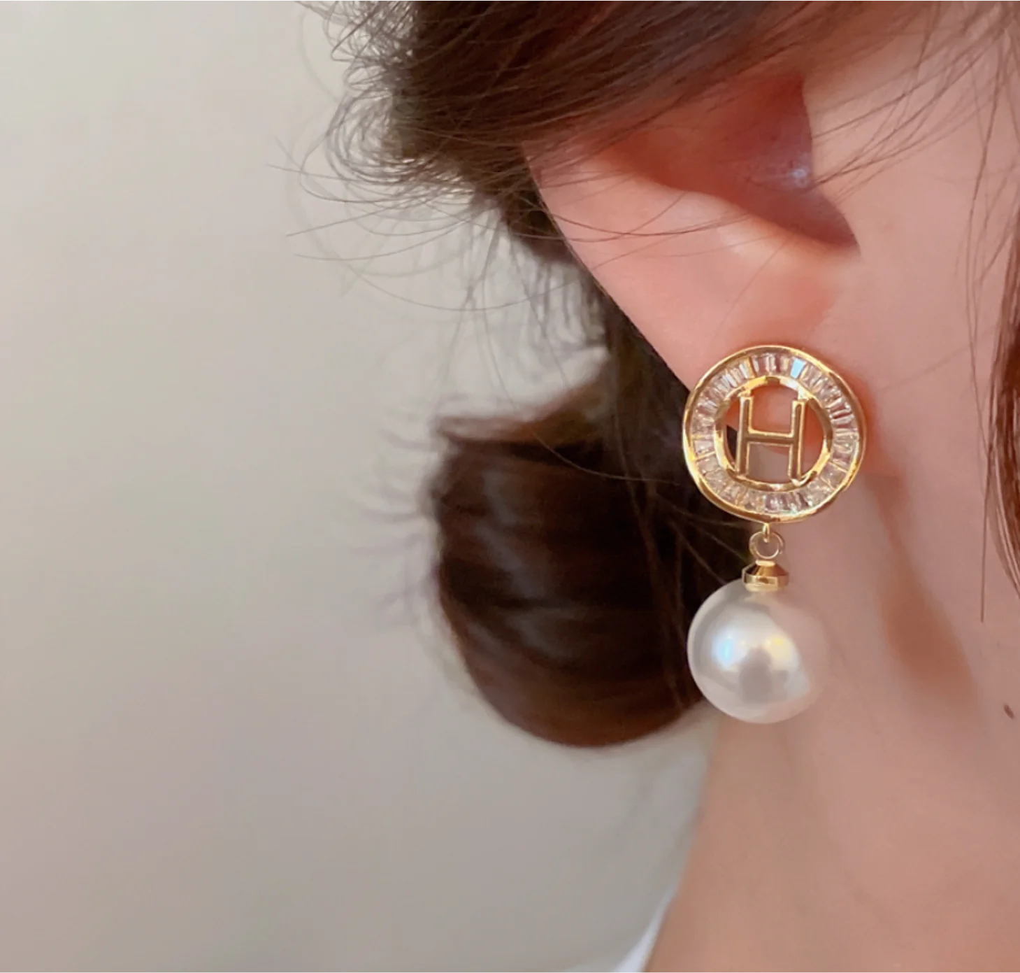 

Женские медные серьги с жемчугом, простые Роскошные серьги с буквами из циркония, ювелирные украшения, 2022