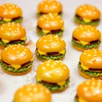 2pcs Simulation Kitchen Accessory 1:12 Hamburger Resin DIY Craft Decoration Miniature Fake Food Dollhouse Accessory 2