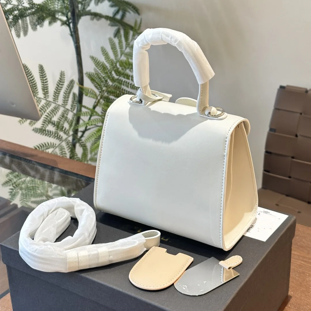 New women's handbag, fashion designer shoulder bag, luxury women's crossbody bag boutique purse, casual small backpack bag