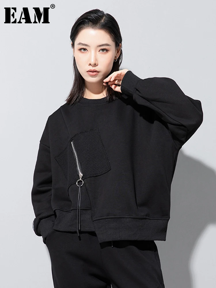 

[EAM] Loose Fit Black Pocket Irregular Sweatshirt New Round Neck Long Sleeve Women Big Size Fashion Spring Autumn 2023 1DF1010
