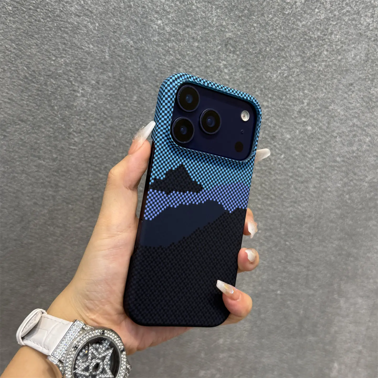 ตัวเลือกสินค้า เคส iPhone ไร้ขอบลายคาร์บอนไฟเบอร์ พร้อมชาร์จ Magsafe