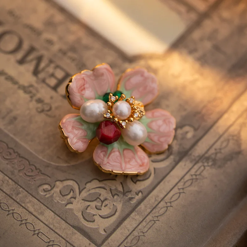 Light luxury vintage flower natural pearl brooch for women
