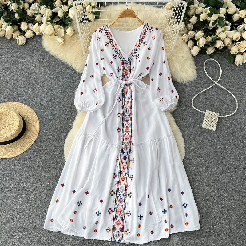 

2023 Summer Retro Ethnic Style Temperament Embroidered Puff Sleeves V-neck Waist A-line Dress Holiday Big Swing Vestidos Women