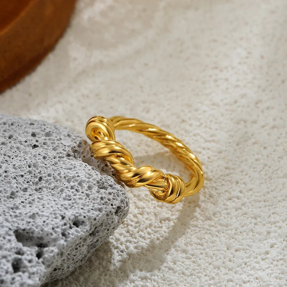 New Retro Twisted Spiral Metal Circle Round 18K Gold Plated Rings for Women Designer Style  Stainless Steel Classics Wed Ring