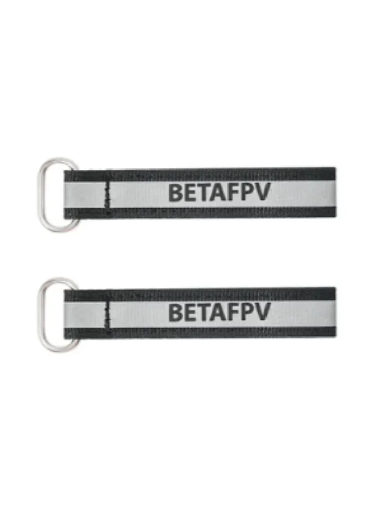 Gros plan sur la sangle de batterie BETAFPV Pavo 130mm, texture élastique visible et coutures.