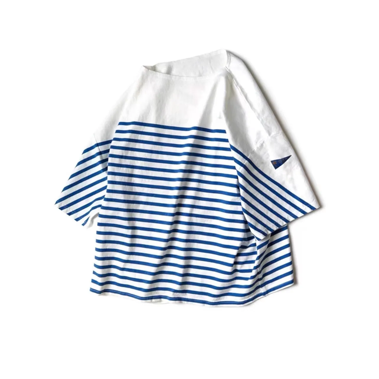 

Футболка с коротким рукавом и круглым вырезом, в полоску