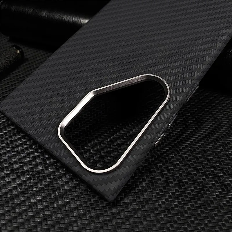 Magnetic Carbon Fiber Texture Phone Case with Alloy Lens and Enhanced Protection