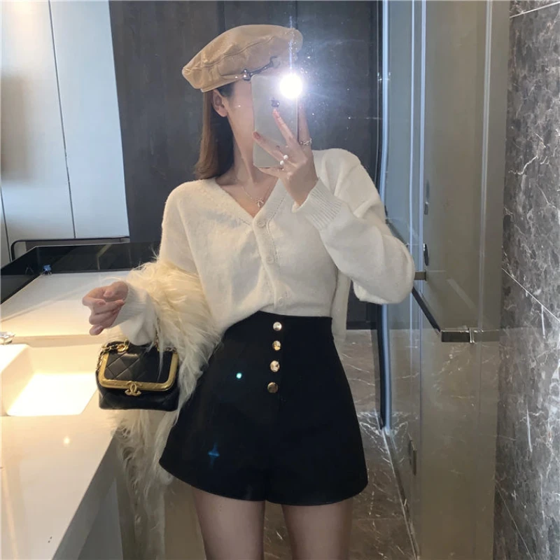 Shorts Women 2024 New Korean Elegant Buttons Autumn Basic Solid High Waist All-match Shorts Casual Ladies Vintage Wide Leg Pants