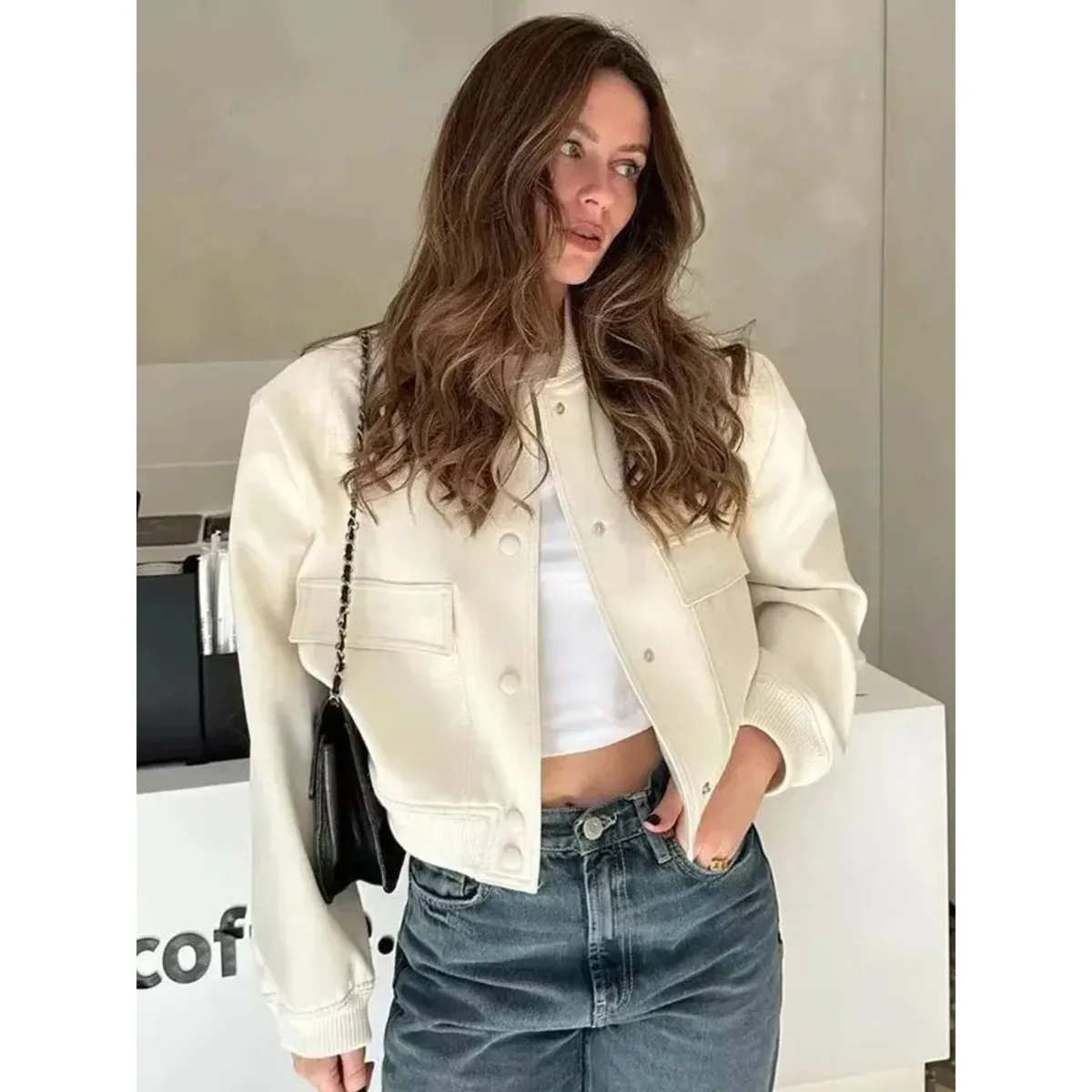 

Куртка женская однотонная на пуговицах, с длинным рукавом