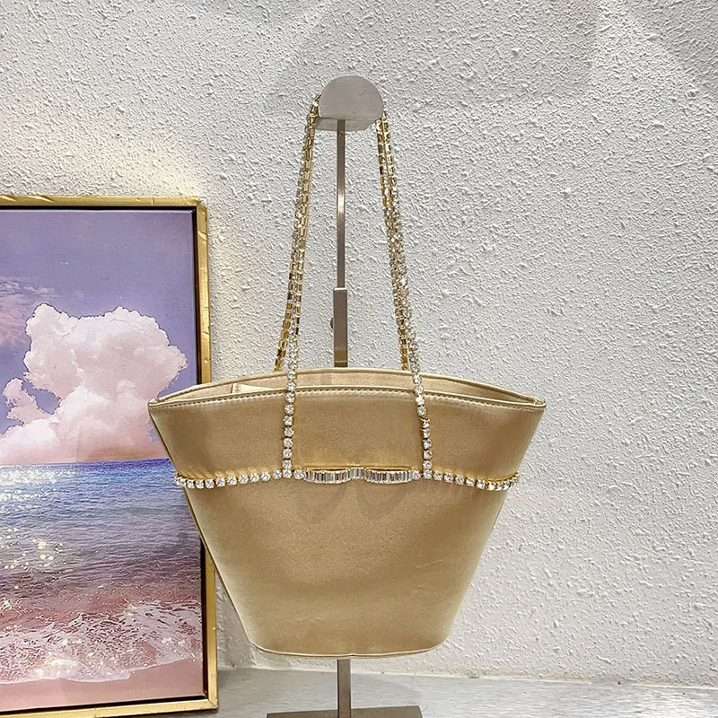 Large Capacity Tote Bag Simple Elegant Commuter Underarm Diamond Embedded Chain Single Shoulder Handbag Stylish New Model