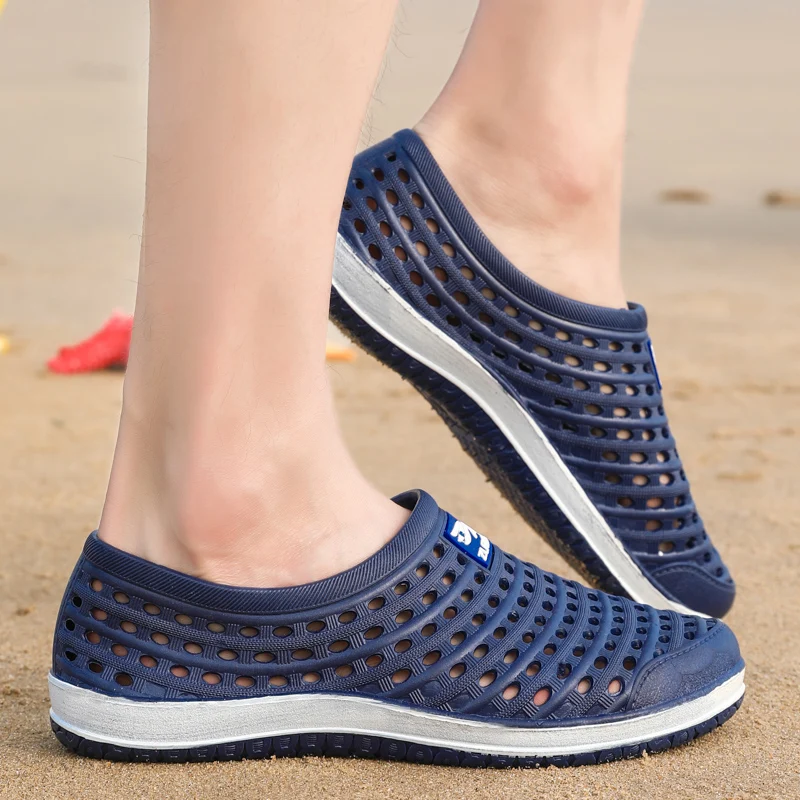 

Summer Beach Shoes for Men 2023 New Fashion Closed Toe Breathable Soft Sole Men's Sandals Non-slip Travel Casual Shoes Clogs