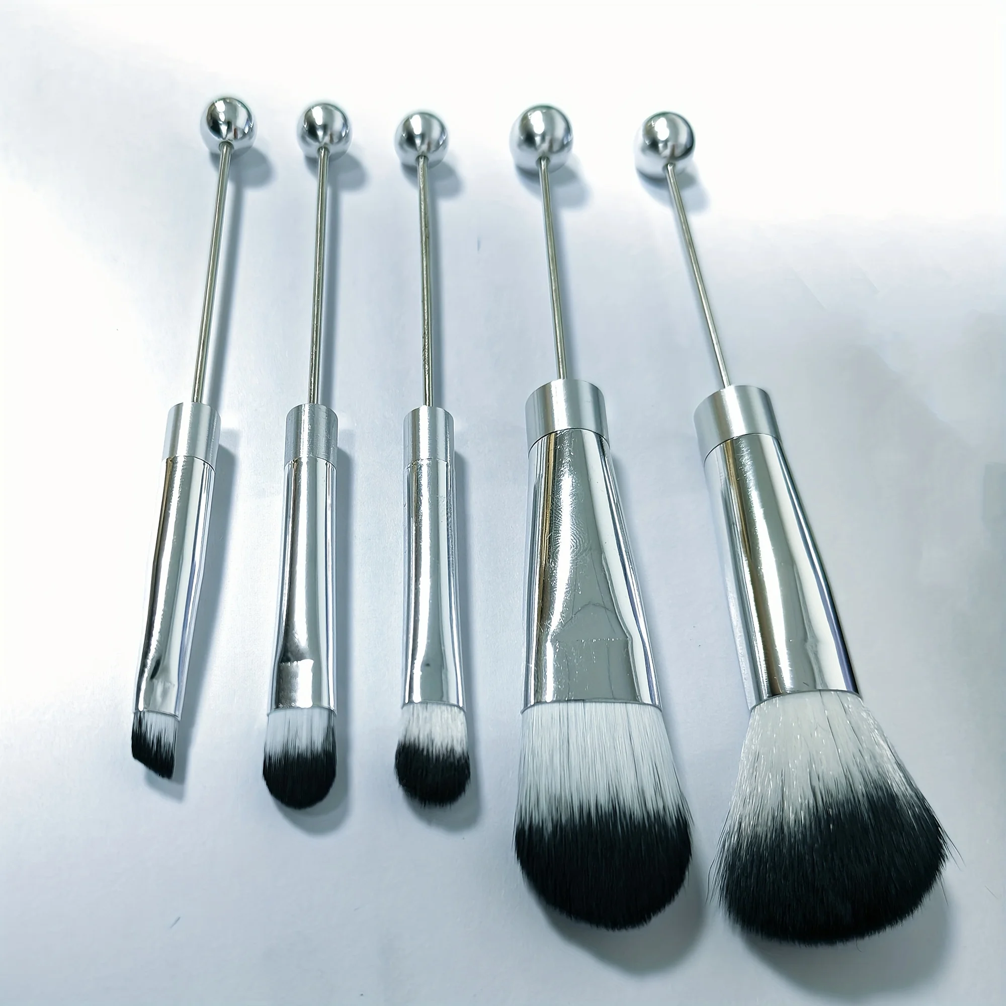 5pcs Beadable Makeup Brushes Unique Brushes Silicone Beads DIY Makeup Cosmetic Brushes Beaded Brushes Kit For DIY