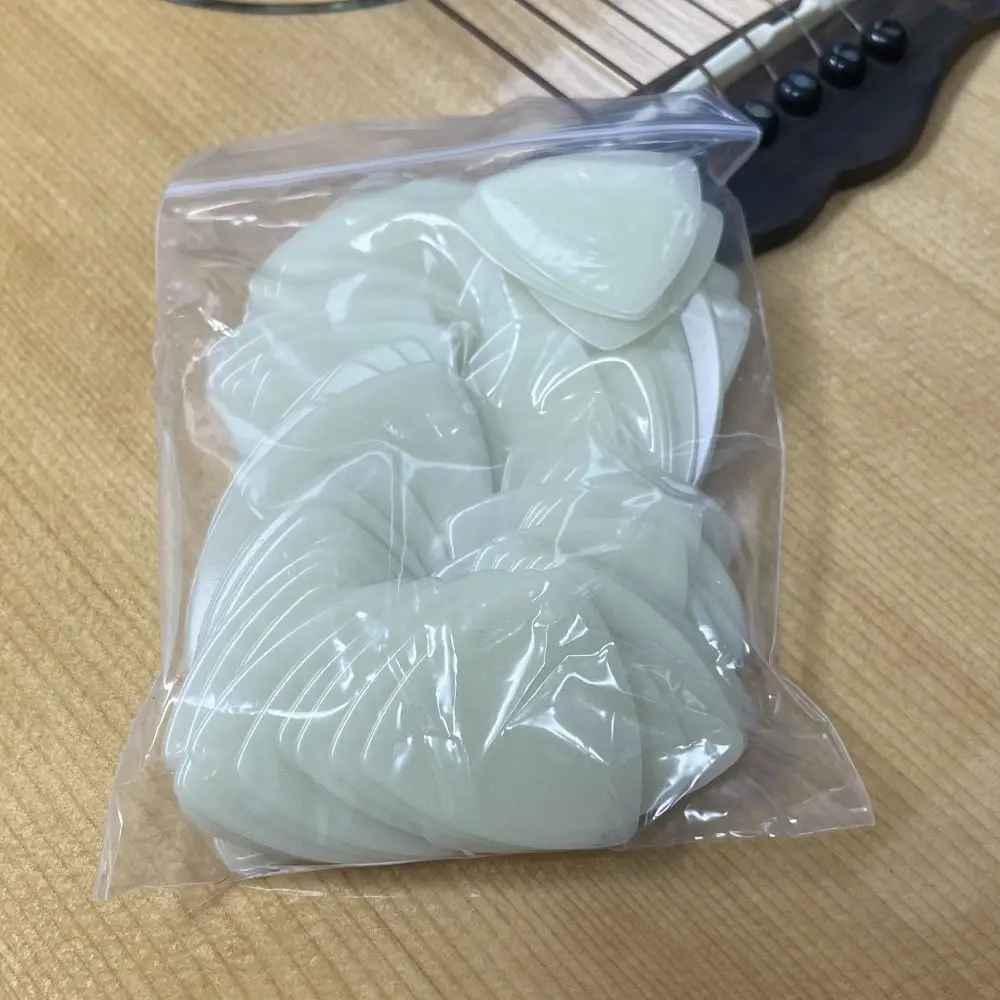 100pcs/lot Medium 0.71mm Celluloid Big Rounded Triangle Guitar Picks Glow in the Dark
