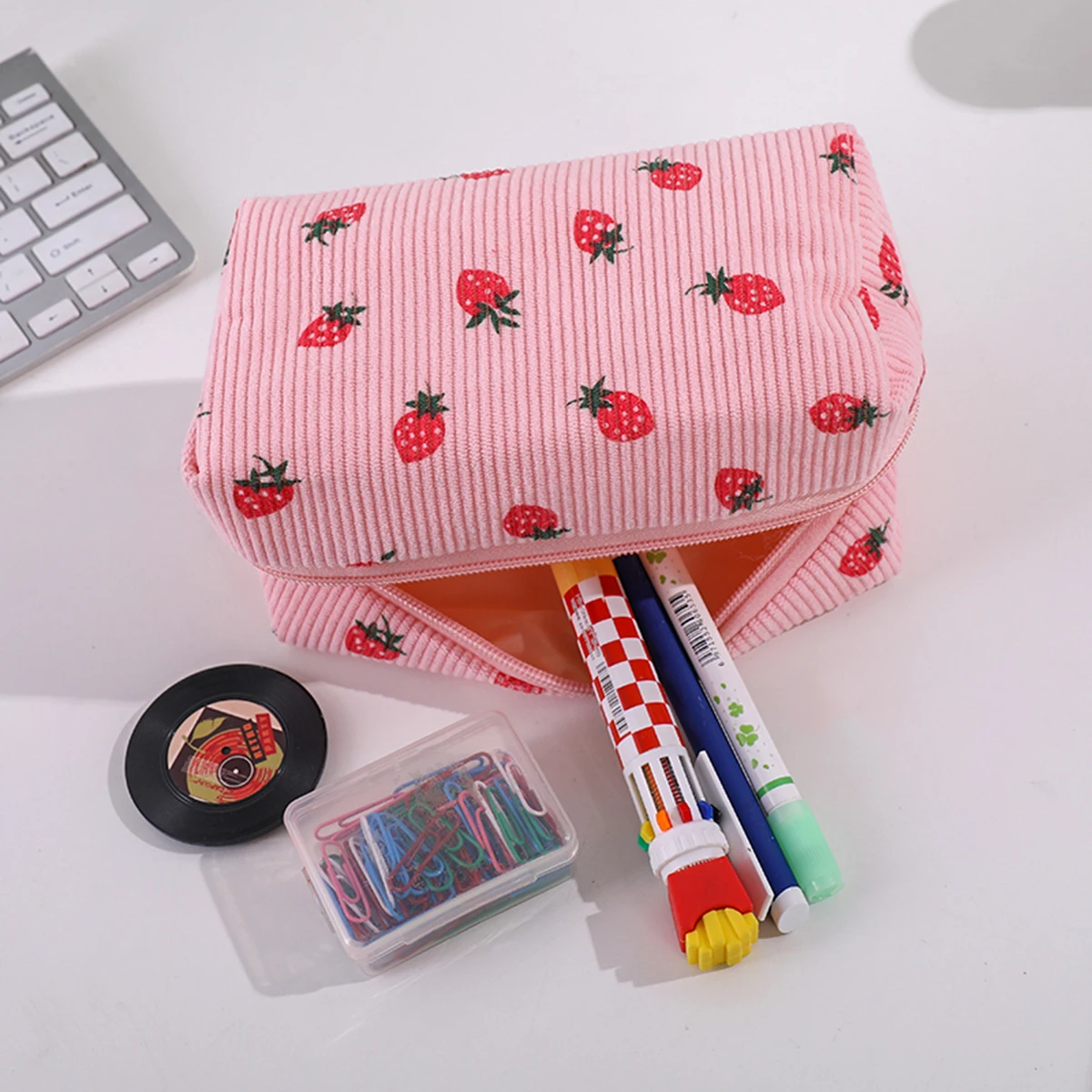 Astuccio con Stampa Fragole Carine, Borsa Portaoggetti Squisita per Esterni, Grande Capacità, Portatile, Forniture Scolastiche, Regalo per il Ritorno a Scuola - immagine 4