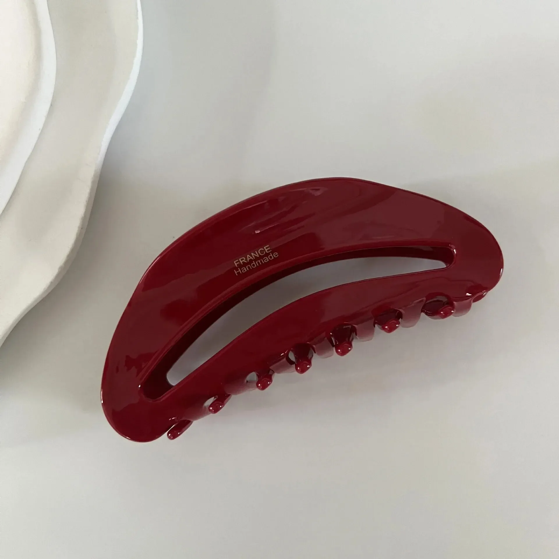 Redsemicirclegripper