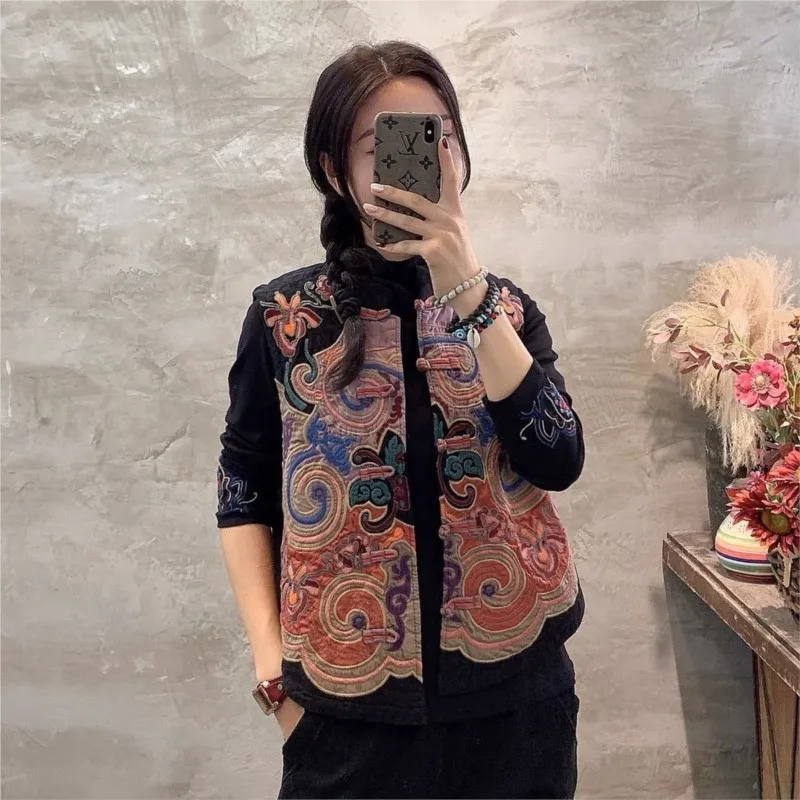 

2023 New Women's Vintage Ethnic Style Sleeveless Jacquard Cotton Linen Stand Up Collar Buckle Embroidered Vest Hanfu Top