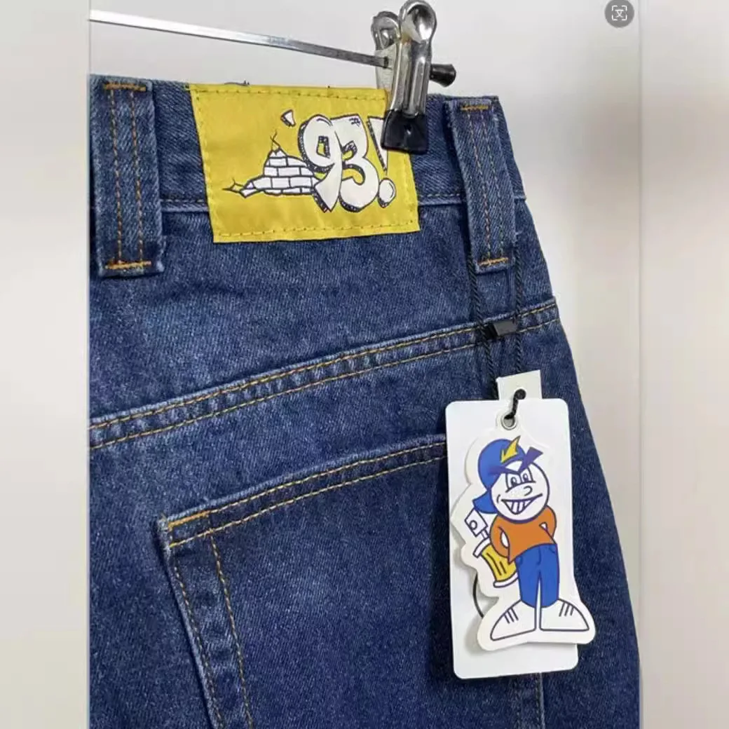 Рисунок 5 - Джинсы-скейтборд с вышивкой